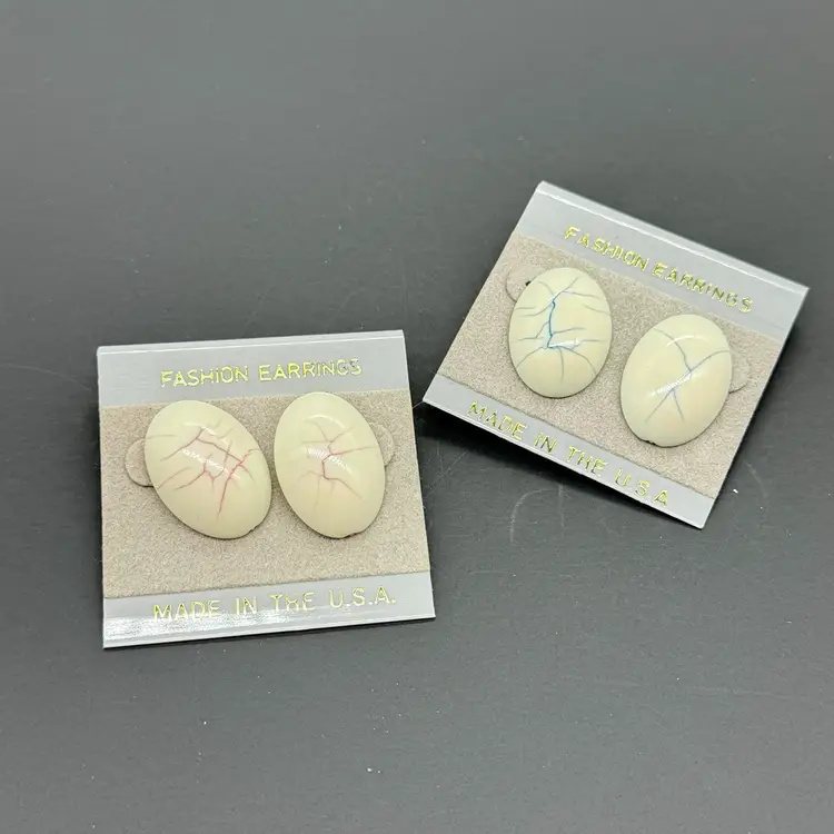 Vintage Eggshell Lucite Oval Stud Earrings - Deadstock