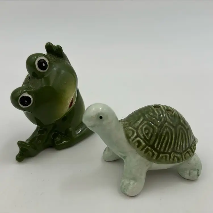 Frog and turtle salt and pepper shakers unmatched but adorable together