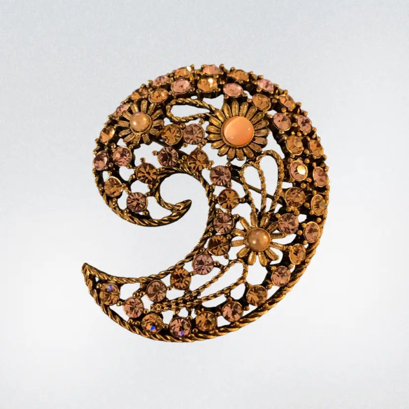 #01 Graziano Crystal Spiral Brooch With Faux Pearls