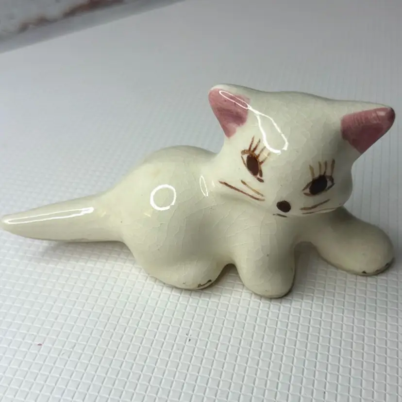 Small Cat Porcelain Or Pottery With A Bow On The Back Of It