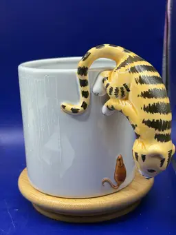 Bergschrund Cat Chasing Mouse Mug  1988