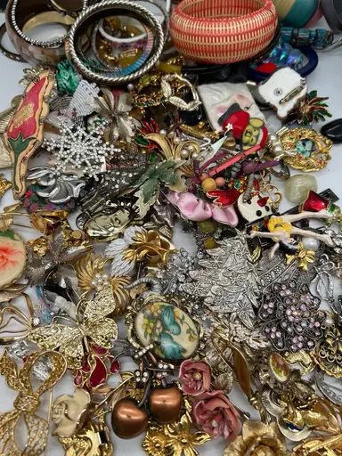 Massive Jewelry Party With Adored And Crew 