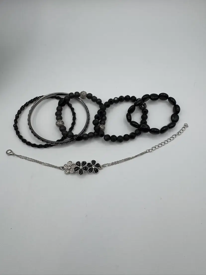 #13.  6 Brackets Black & Silver