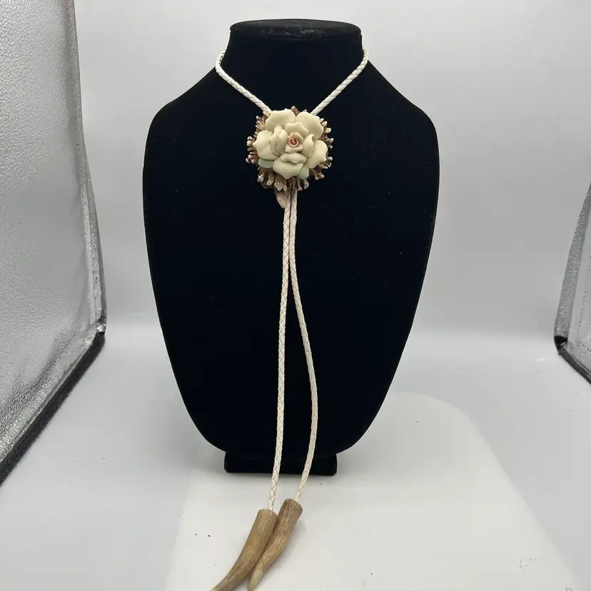 BOLO JEWELRY WITH CERAMIC FLOWER
