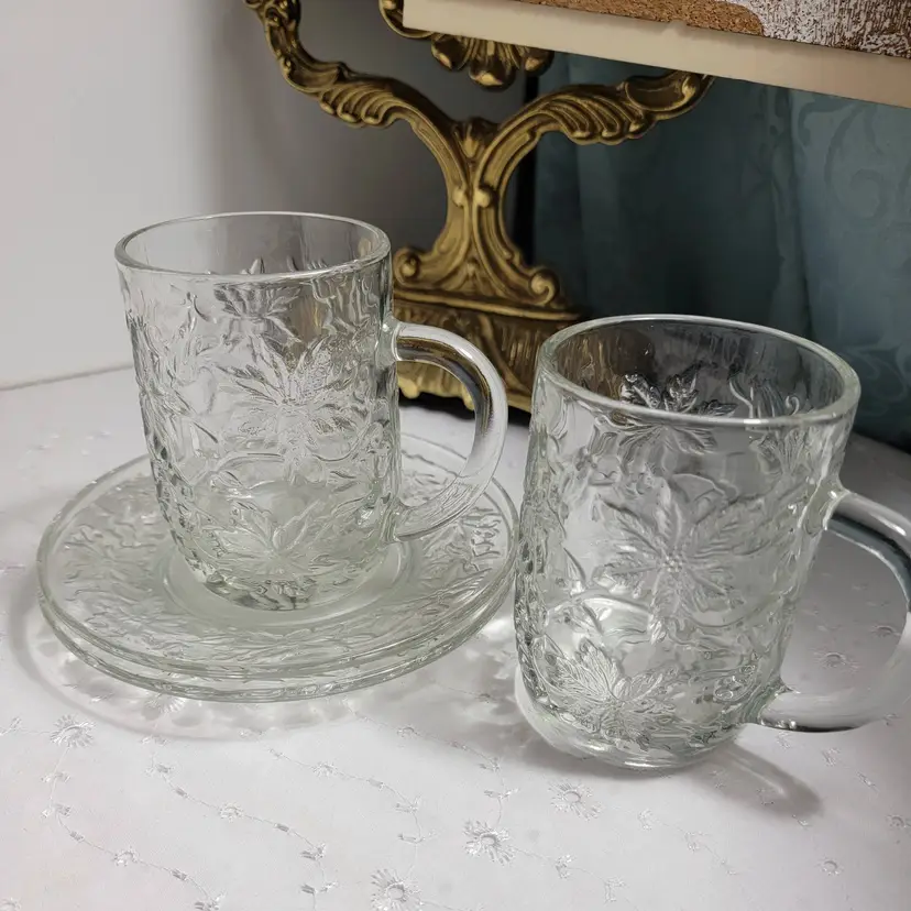 A set of 2 Princess House "Fantasia cups and saucers