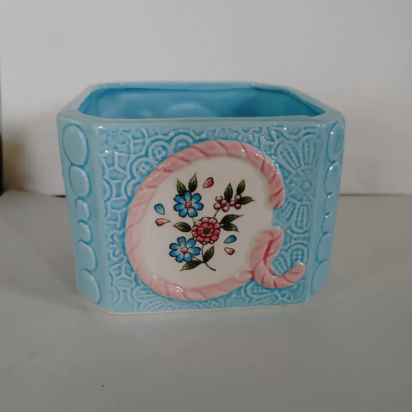 Inarco Nursery Alphabet Planter. Made in Japan. 1 crack on inside. See pics.