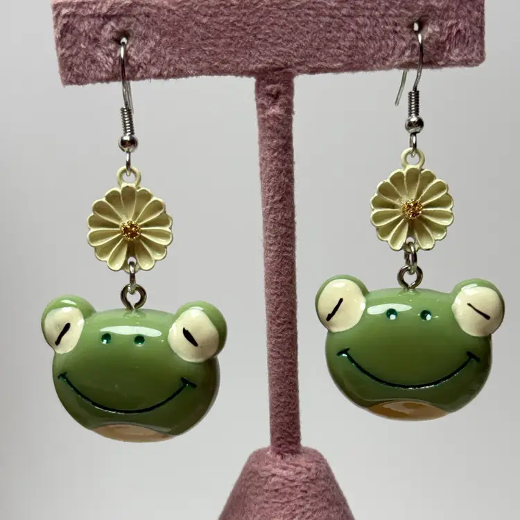 Thorn & Fable Frog Daisy Drop Earrings