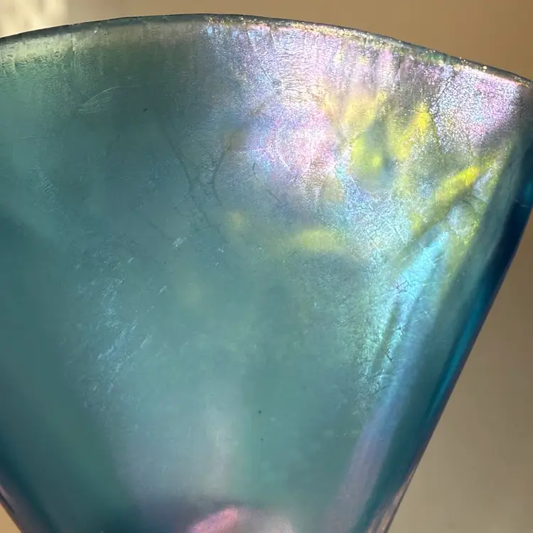 Fenton/Metropolitan Museum Of Art Celeste Blue Stretch Glass Fan Vase 1993 8.5”