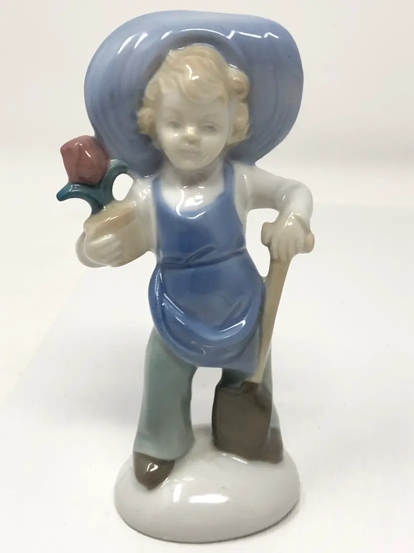Carl Scheidig German Porcelain Figurine Gardener with Tulip