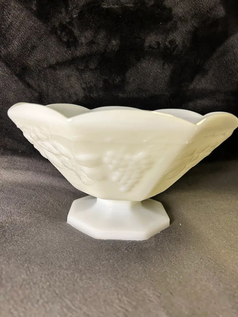VINTAGE ANCHOR HOCKING MILK GLASS PEDESTAL FRUIT BOWL, GRAPE LEAF