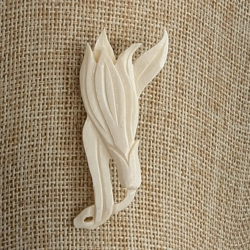 Vintage Hand Carved Bone or Antler Spring Crocus Flower Pin Brooch 2"