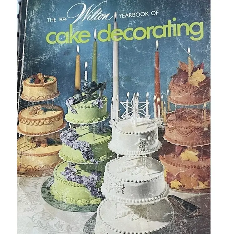 THE 1974 WILTON YEARBOOK OF CAKE DECORATING - ILLUSTRATED - ALL COLOR PHOTO’S