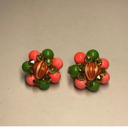 Vending Green & Coral Beaded Cluster Clipon Earrings 1950’s - 1” Like New Condition
