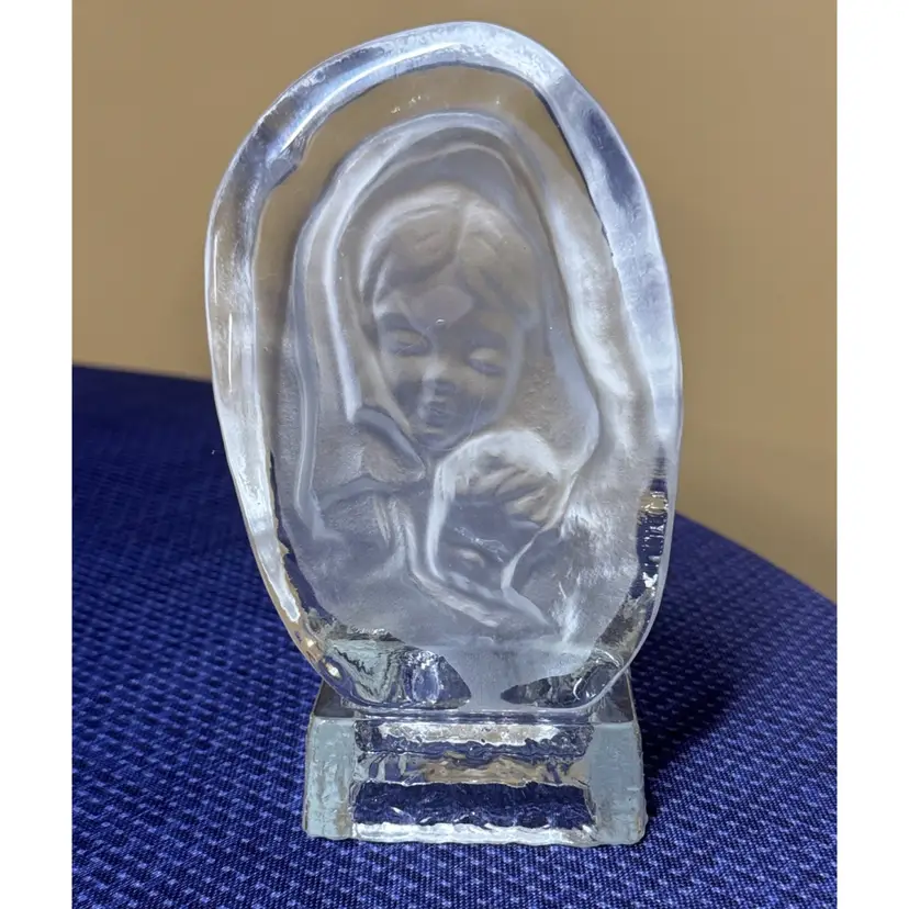 L.E. Smith crystal glass candle holder paperweight Madonna and Child 6.75” tall