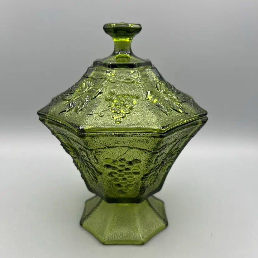 Vintage Anchor Hocking Avocado Green Grape Pedestal Candy Dish Lid 8”