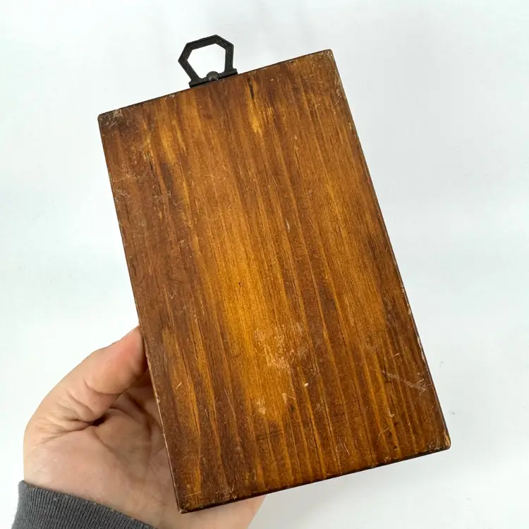 Hand Painted Wood Plaque With Daisy