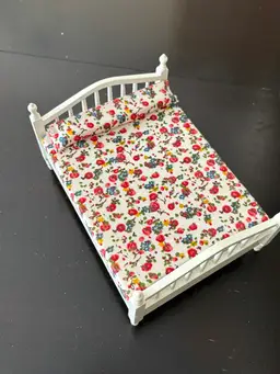 Bed - White Floral