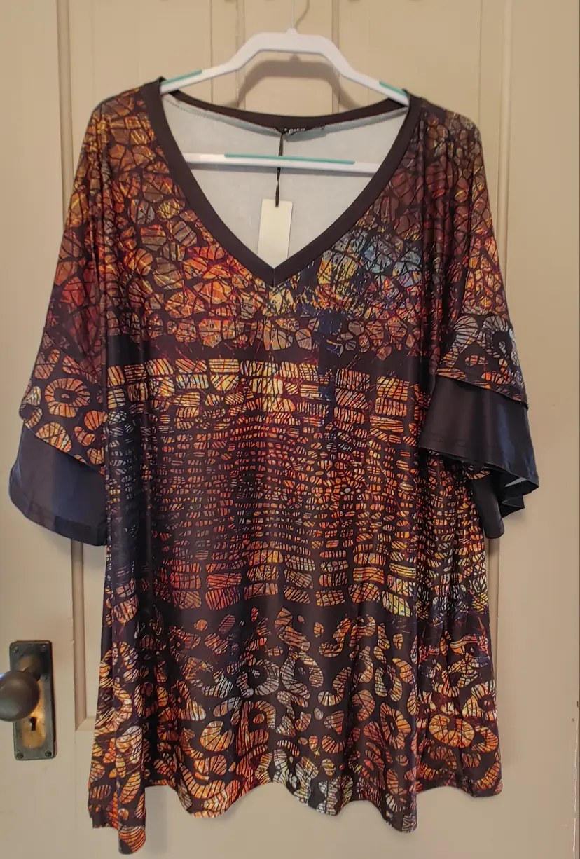 Top- Brand: Lily. Copper and black leaf top. Size 4X. NWT. Material- 95% polyester, 5% spandex. No callouts.