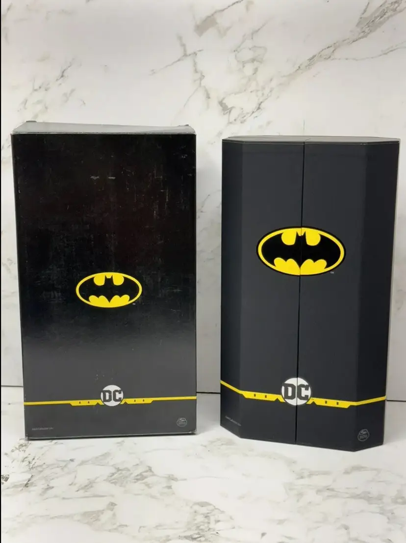 Batman Action Fig w. Deluxe Cloth Cape-DC FanDome Exclusive NEW Open Box