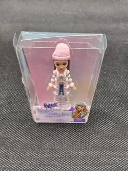 Bratz Mini dolls Series 1 YASMIN WINTERTIME COLLECTION HARD TO FIND
