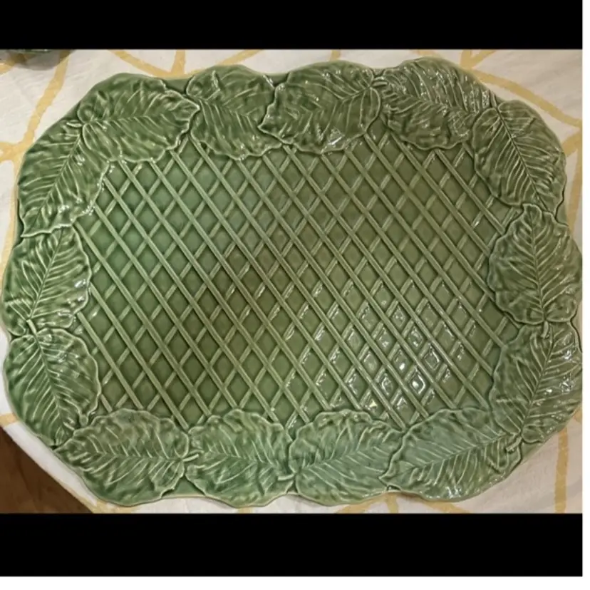 Bordallo Pinheiro Green Basket Leaf Tropical Platter XL 18.25” Mint Portugal