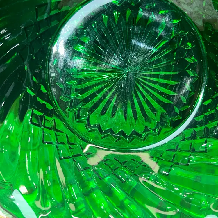 Vintage Diamond Swirl Ruffled Edge Green Glass Cereal Bowl