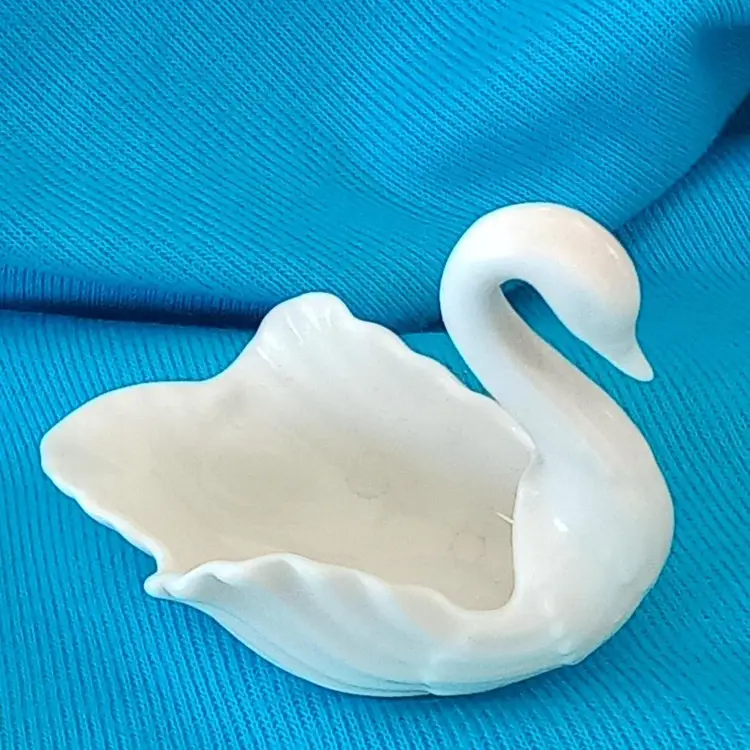 Lenox Swan Ring Holder