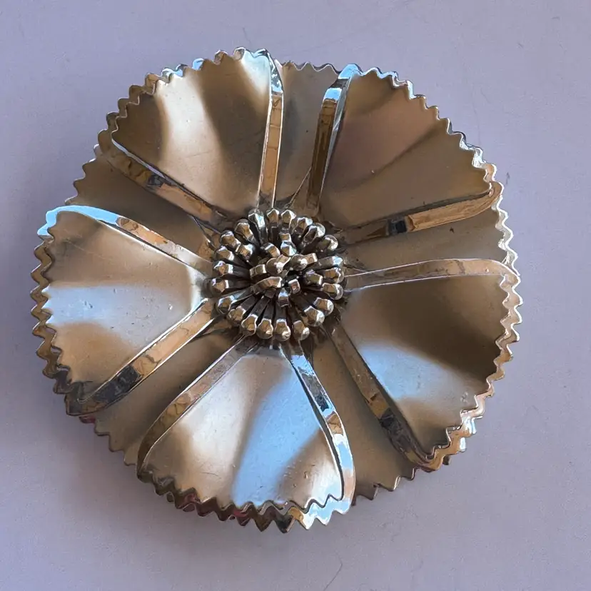 #32. Vintage Large Silver-Tone Flower Brooch Statement Piece 3β Diameter