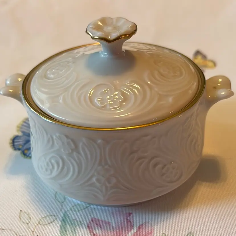 055. Country Flowers
by LENOX Sugar Bowl