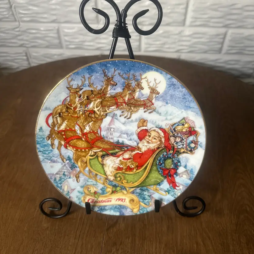 1993 avon Christmas Gold trim plate