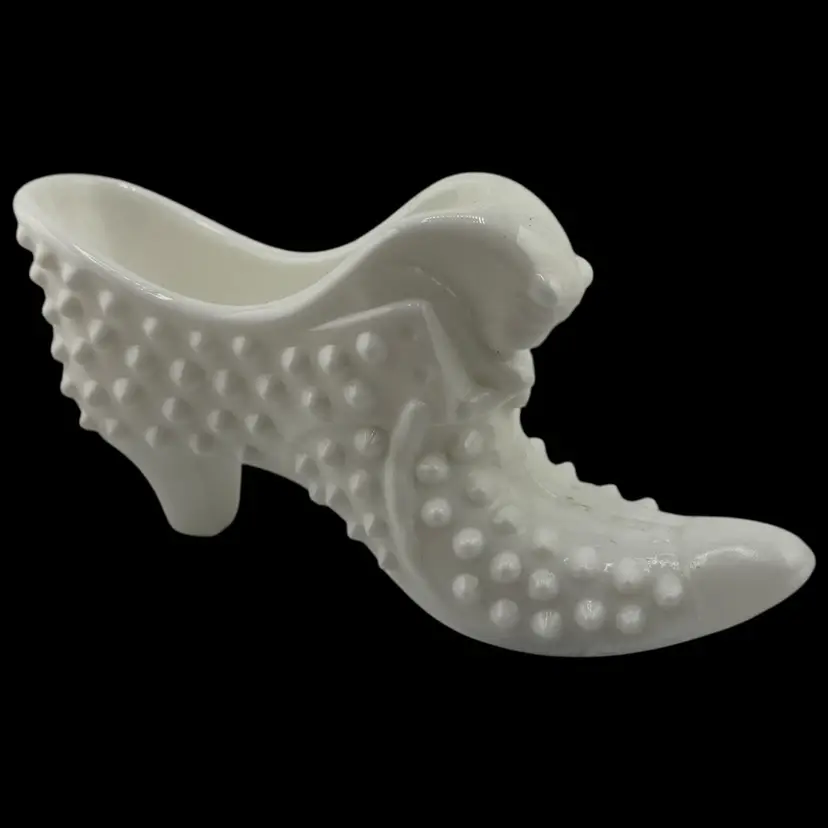 Fenton Milk Glass Hobnail Stretching Cat Shoe 6โ