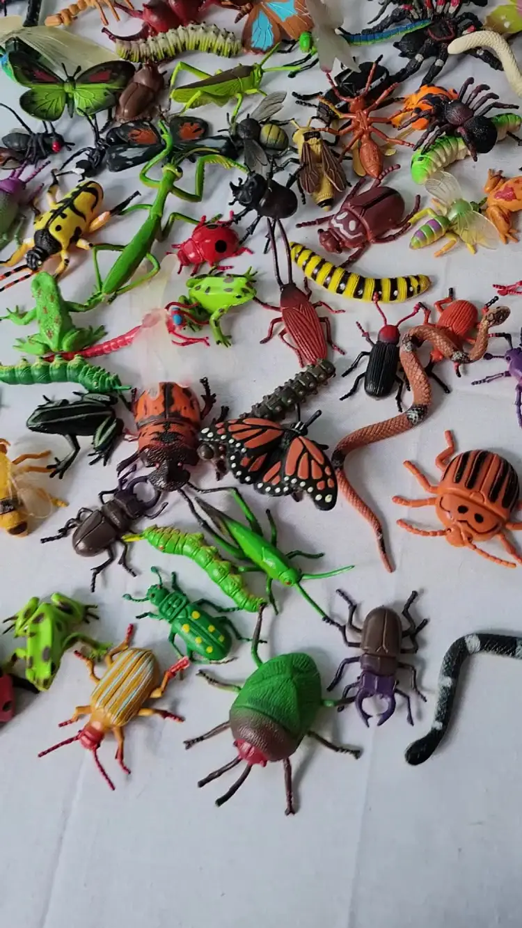 Lot Bugs Spiders Butterflies Caterpillar Beetles Snakes Rubbery Plastic (10.16.1 B60)