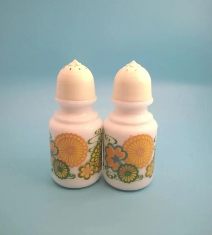Salt And Pepper, Shakers