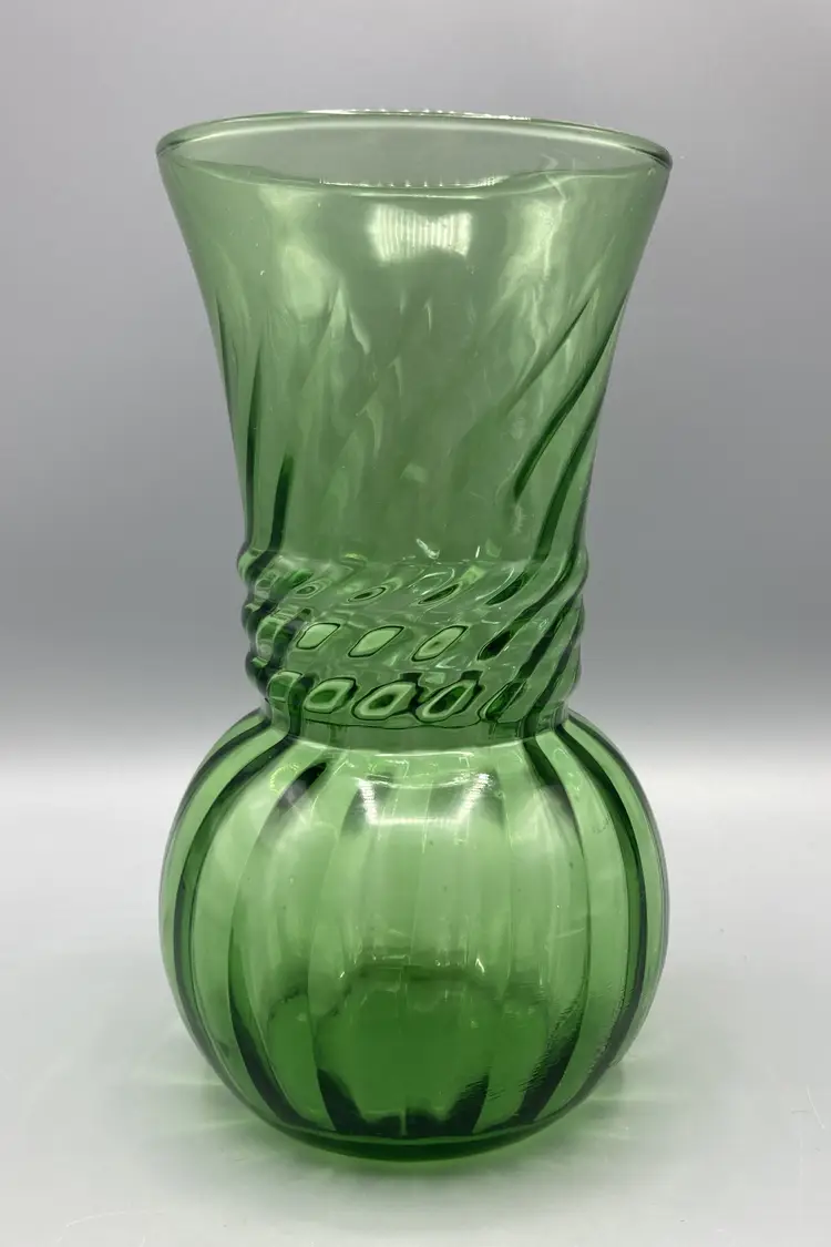 Vintage Anchor Hocking Emerald Green Glass Optic Swirl Vase 6 1/4" Tall