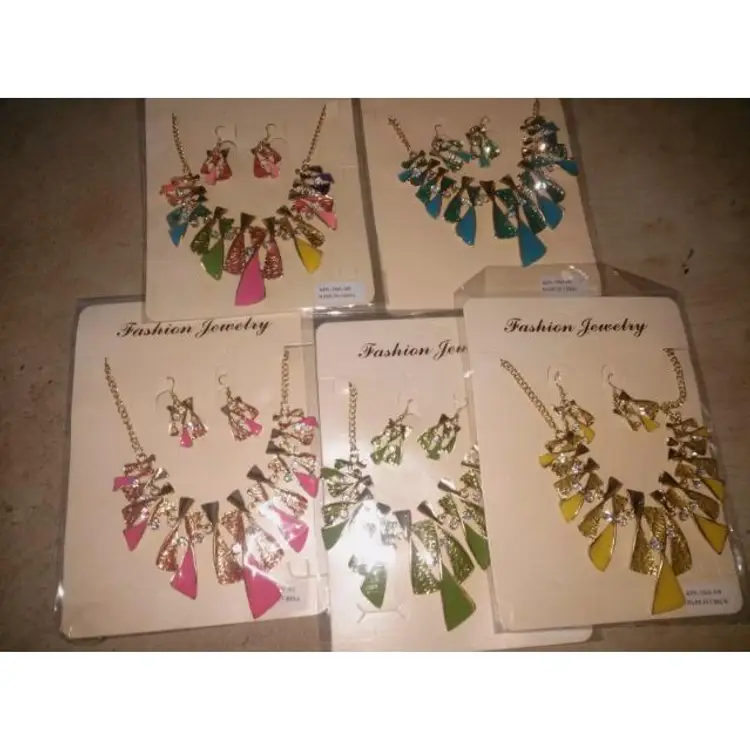 Boutique 10 lot Statement Necklace Earrings Color Twist