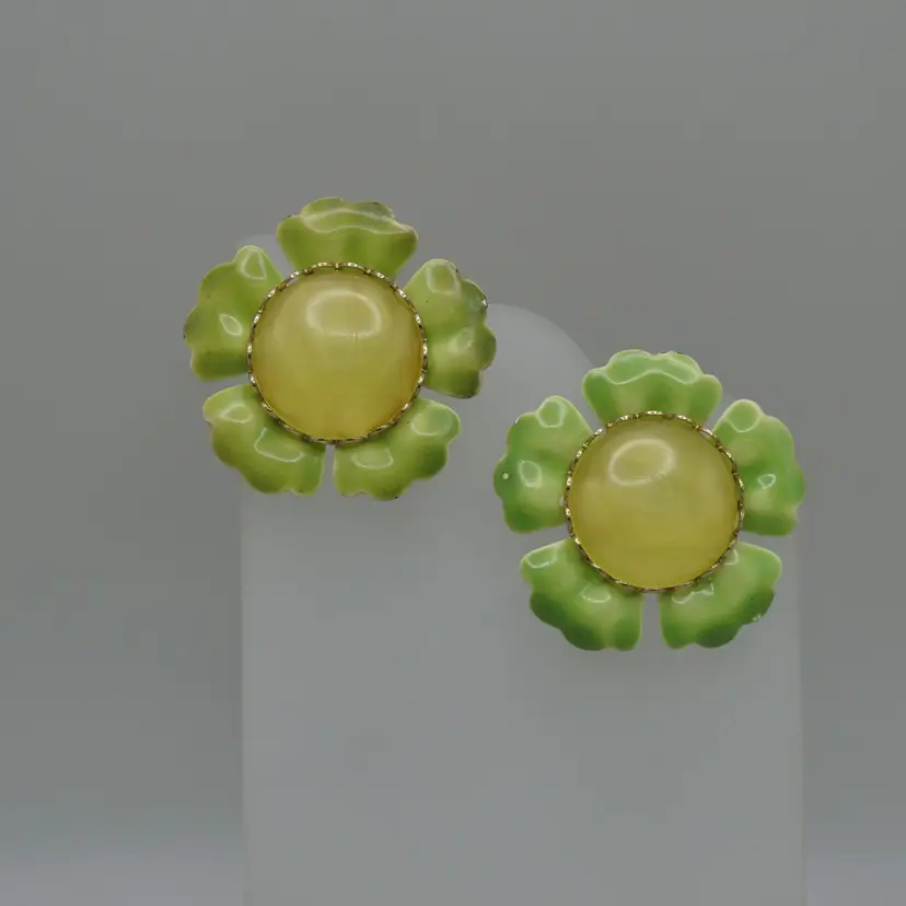 Vintage MCM Emmons Enameled Flower Clip On Earrings Green Yellow Gold Toned Metal 1.25"