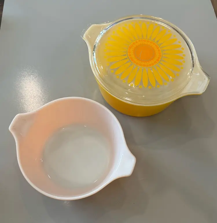 Vintage Pyrex Yellow Sunburst 2.5qt Casserole Dish With Clear Lid Plus 1.5 Qt