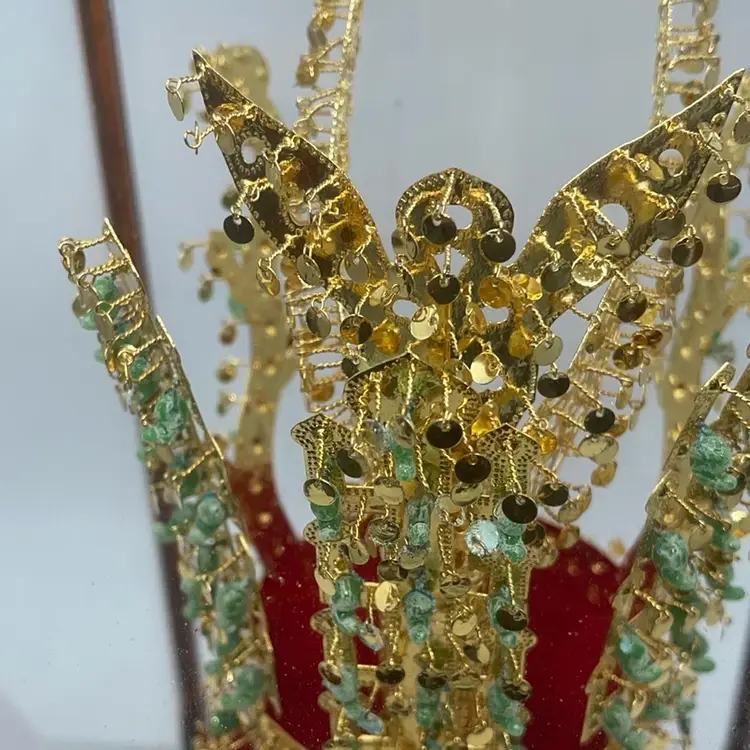 #1828 24k gold-plated replica of the Korean National Treasure No. 188, Chunma Chong Gold Crown.