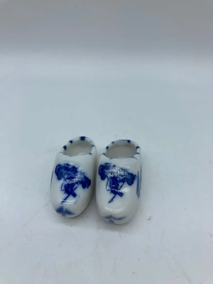 Vintage Blue White Pair Shoe Mini Clogs Windmill Delft Style Figurines Unmarked