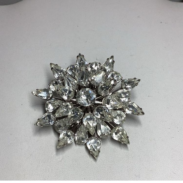 Snowflake Rhinestone Brooch 2” Circa 1950’s Prong Set Like New Condition