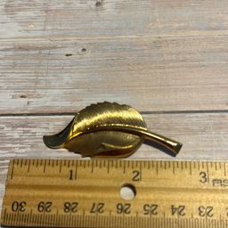 Leaf Pin Gold Tone