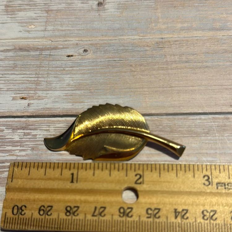 Leaf Pin Gold Tone