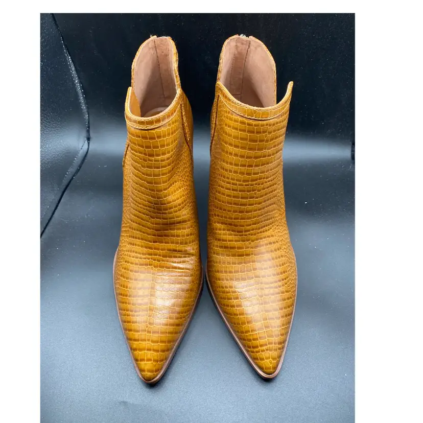 NEW-Vince Camuto Size 11