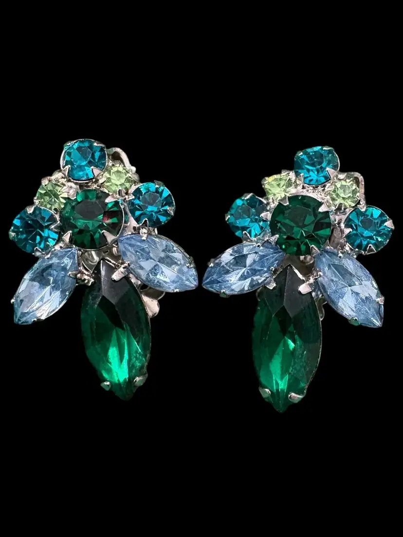 #01 91. Vintage Prong Set Uranium Glass Clip On Earrings