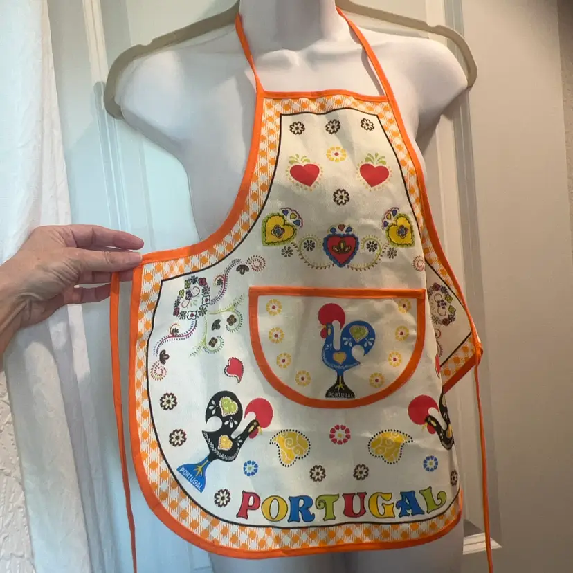 ◡̈ 
Vintage ◡̈ Portugal Souvenir Apron Galo de Barcelos ◡̈ Rooster Folk Art Hearts Retro Kitchen Cotton ◡̈