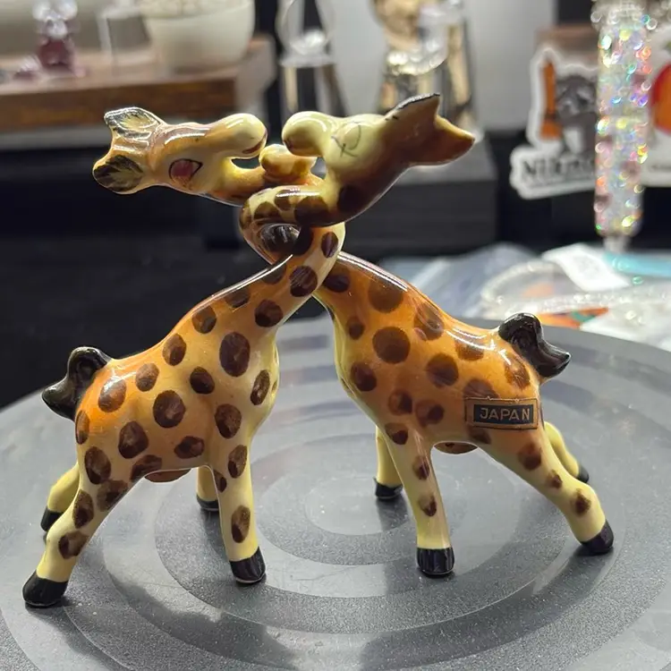MCM Giraffe S&P Shakers. Cork Bottoms