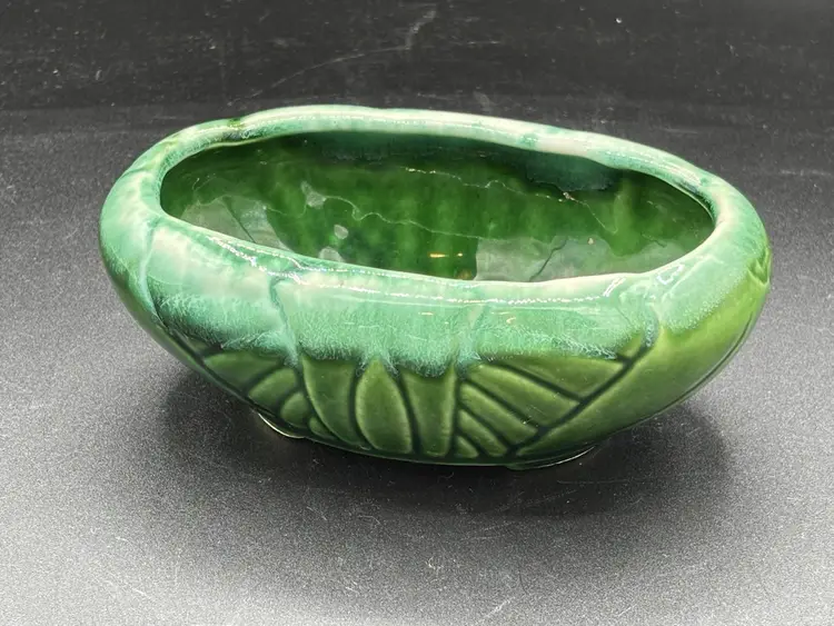 Vintage planter - green drip oval