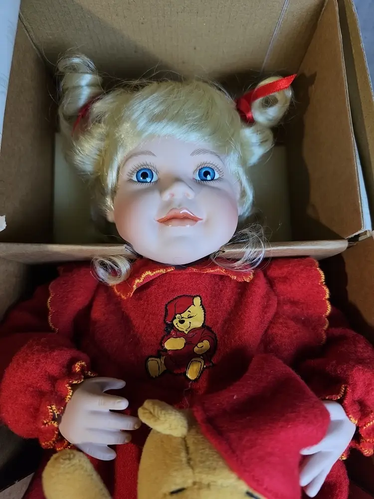 Disney Ashton-Drake “Let’s Read a Bedtime Story, Pooh” Porcelain Doll – Box, COA, Pooh Bear