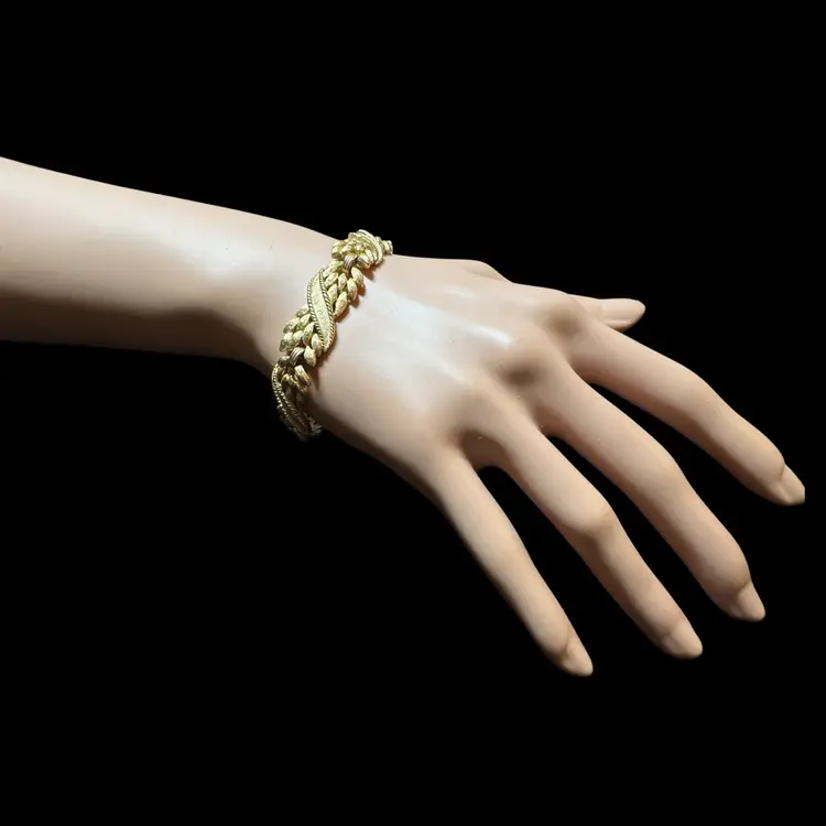 Stunning Vintage Crown Trifari Gold-Tone Bracelet