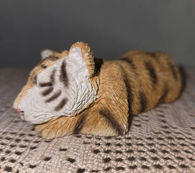 Sandicast W12 Tiger Figure Sculpture